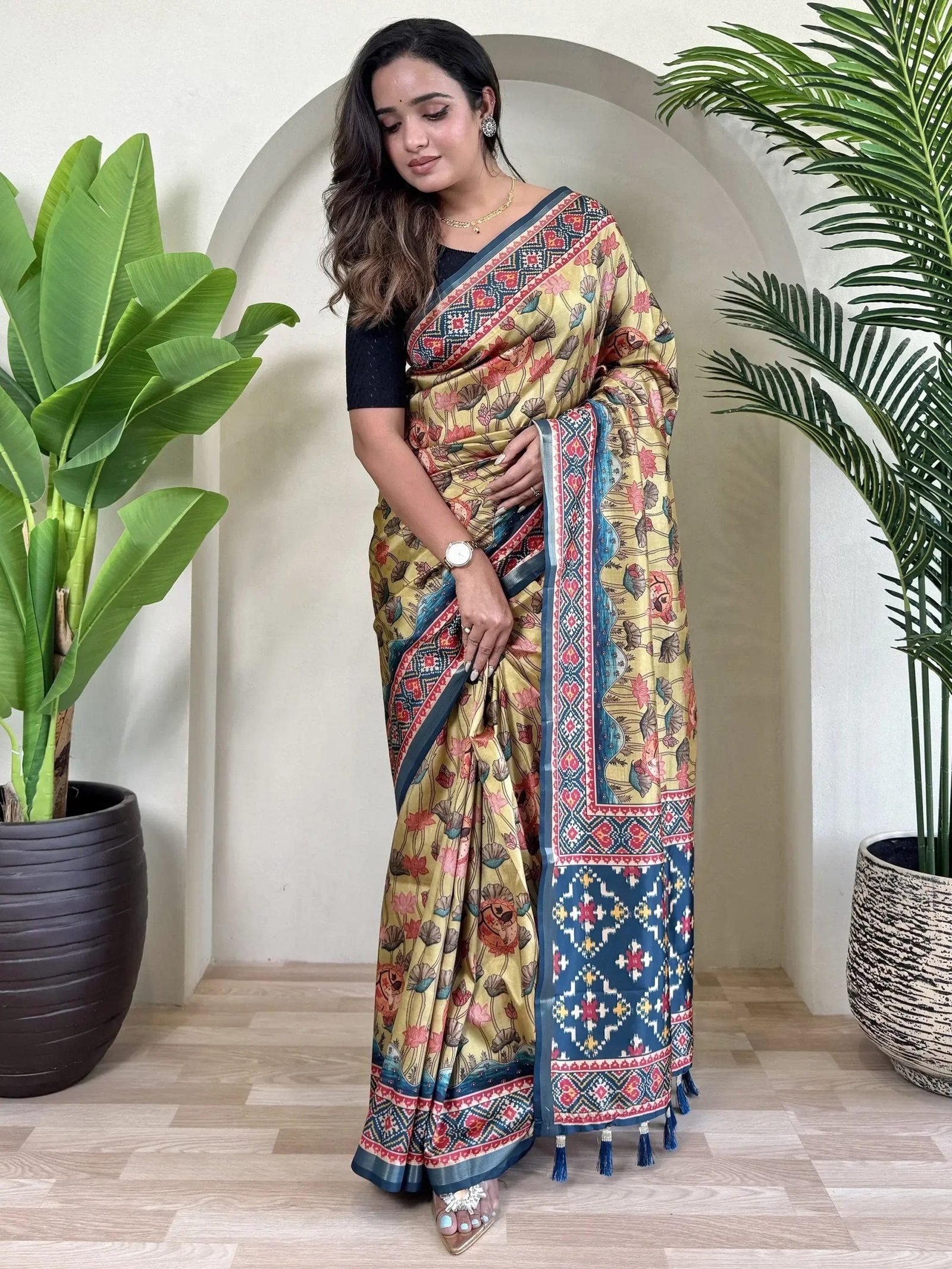 imgi_1212_stunning_yellow_pichwai_printed_viscose_traditional_saree_with_blouse_2