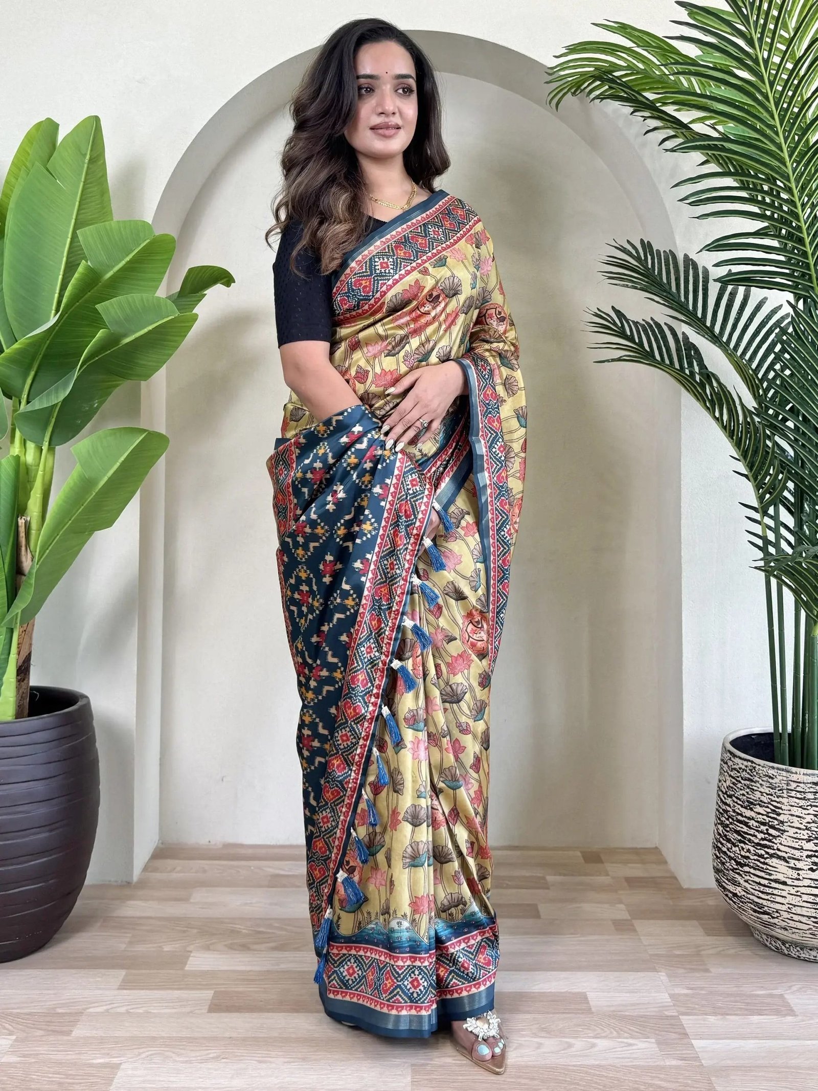 imgi_6_stunning_yellow_pichwai_printed_viscose_traditional_saree_with_blouse_3